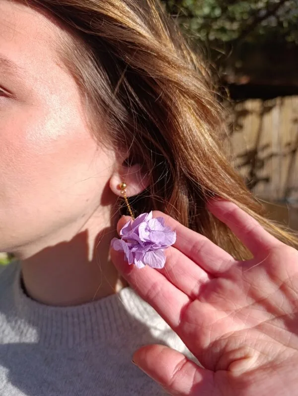 Boucles d'oreilles pendantes - Hortensia lilas – Image 3