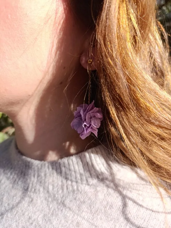 Boucles d'oreilles pendantes - Hortensia lilas – Image 2