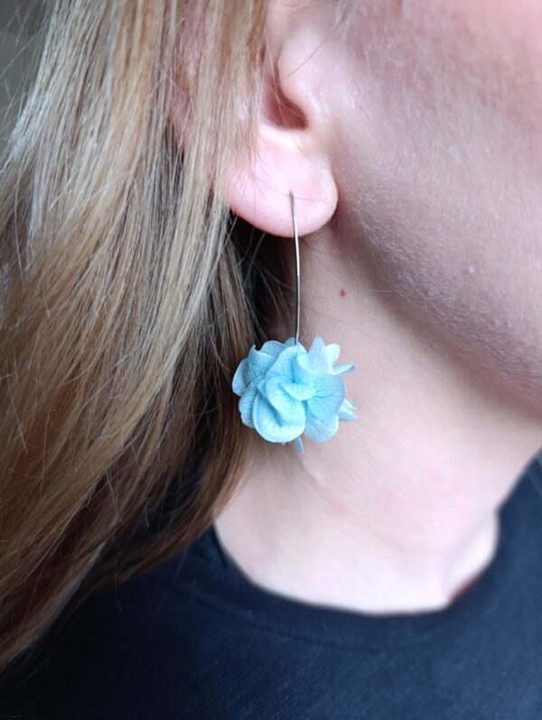 Boucles d'oreilles pendantes - Hortensia bleu – Image 3