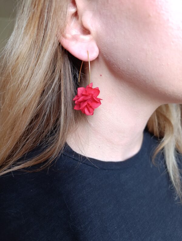 Boucles d'oreilles pendantes - Hortensia rouge – Image 2
